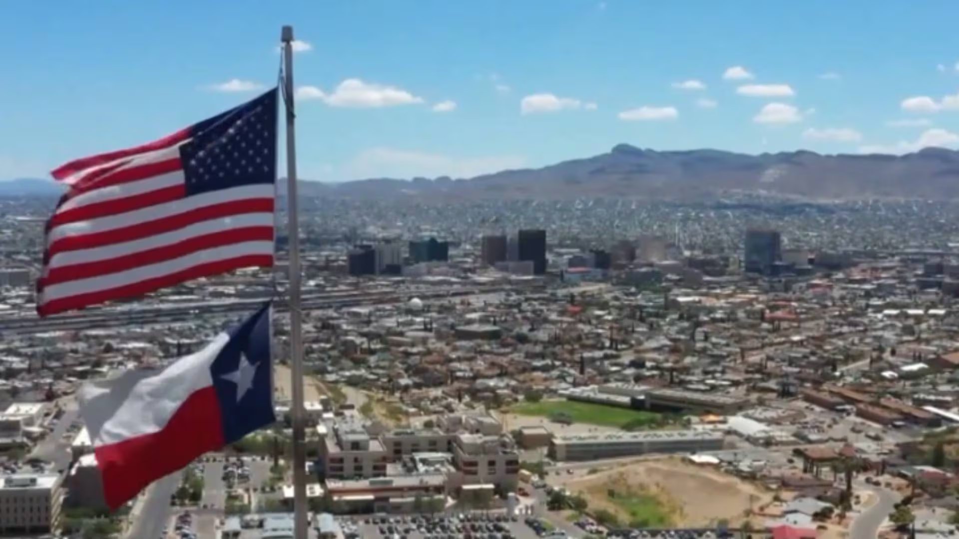 Un tribunal federal bloqueó los puntos clave de la ley SB 4 de Texas, impidiendo arrestos y deportaciones estatales de migrantes (KHOU-TV Houdson)