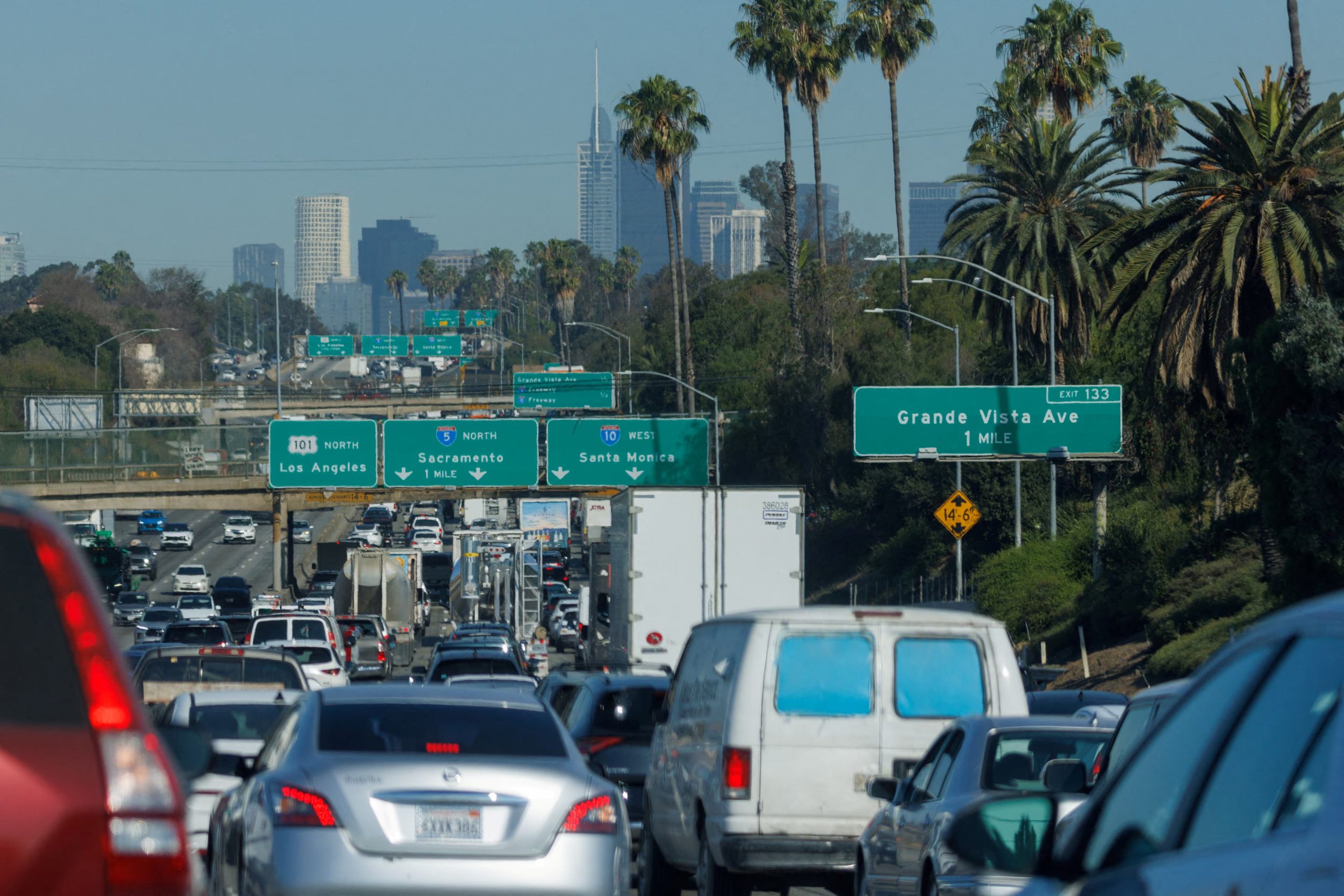 La autopista 68 integra el sistema ATSC, que ajusta los semáforos en tiempo real según el volumen vehicular y condiciones del tráfico (REUTERS/Mike Blake/File Photo)