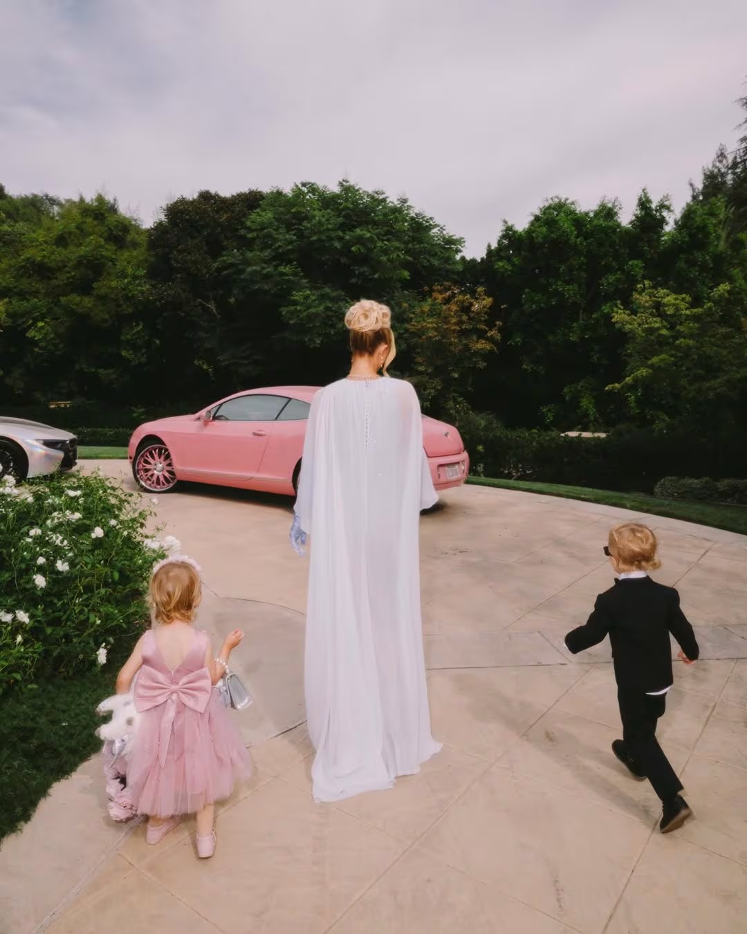 Paris Hilton celebró el Día de las Madres rodeada de su esposo, Carter Reum, y sus hijos Phoenix y London. (Instagram /parishilton)