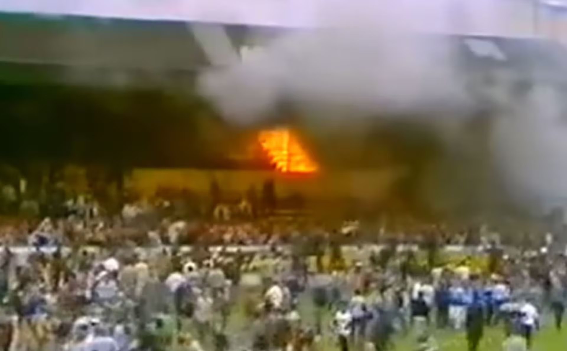 La ausencia de extintores y la falta de protocolos de evacuación complicaron la respuesta ante el fuego en el estadio