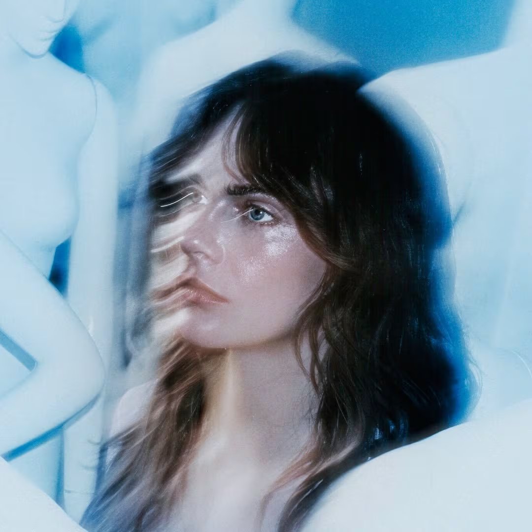 Cara Delevingne anunció el lanzamiento de su primer álbum musical y una gira internacional con fechas en Berlín, Barcelona, Londres y París (Instagram/@caradelevingne)