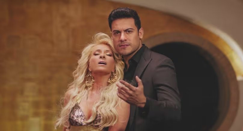 La participación de Yuri en el escenario con Carlos Rivera provoca ovaciones y añade nostalgia a la noche musical. - (Foto: Captura de YouTube)