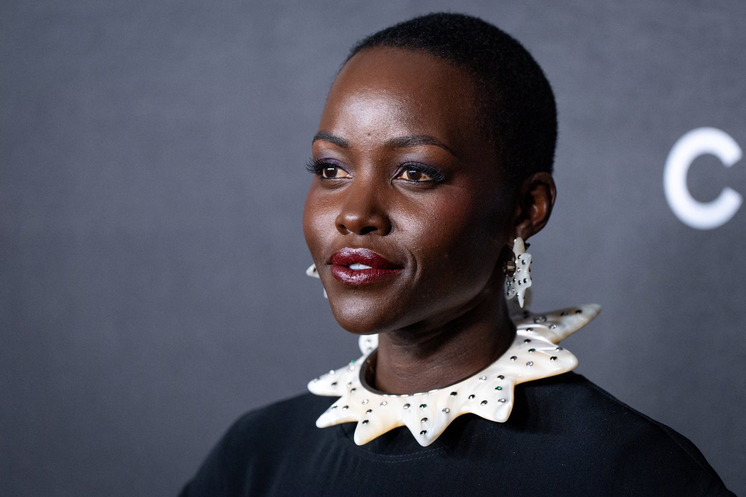 Nyong’o destaca que interpretar a Helena de Troya implica explorar la profundidad del personaje más allá de su belleza física (REUTERS/Angelina Katsanis)