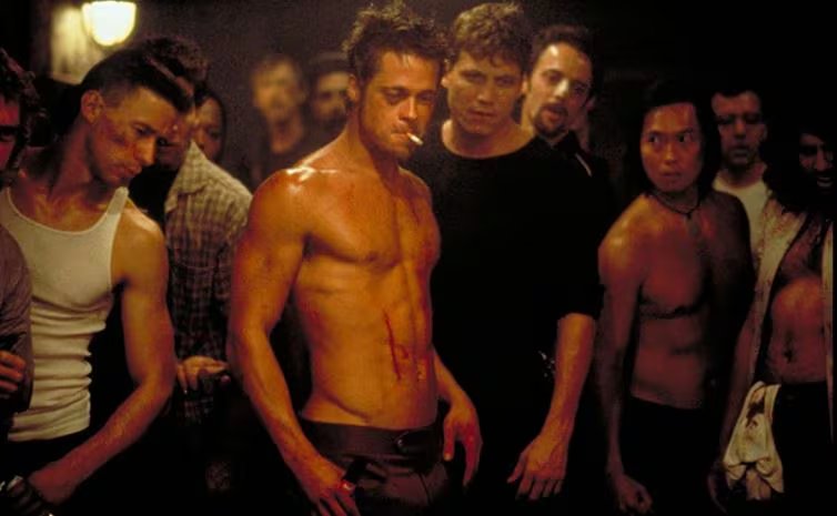 Brad Pitt como Tyler Durden en la adaptación cinematográfica que hizo en 1999 David Fincher