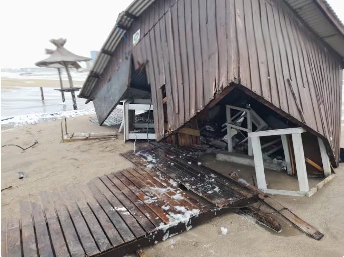 Las lluvias y los vientos intensos afectan infraestructura y servicios en Monte Hermoso