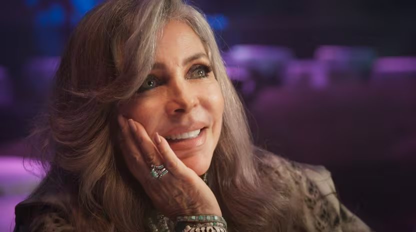 Verónica Castro incrementó la confusión al llamar “nuera” a Victoria Kühne durante su aparición en los Premios Aura 2026, lo que generó especulación mediática (Vix)
