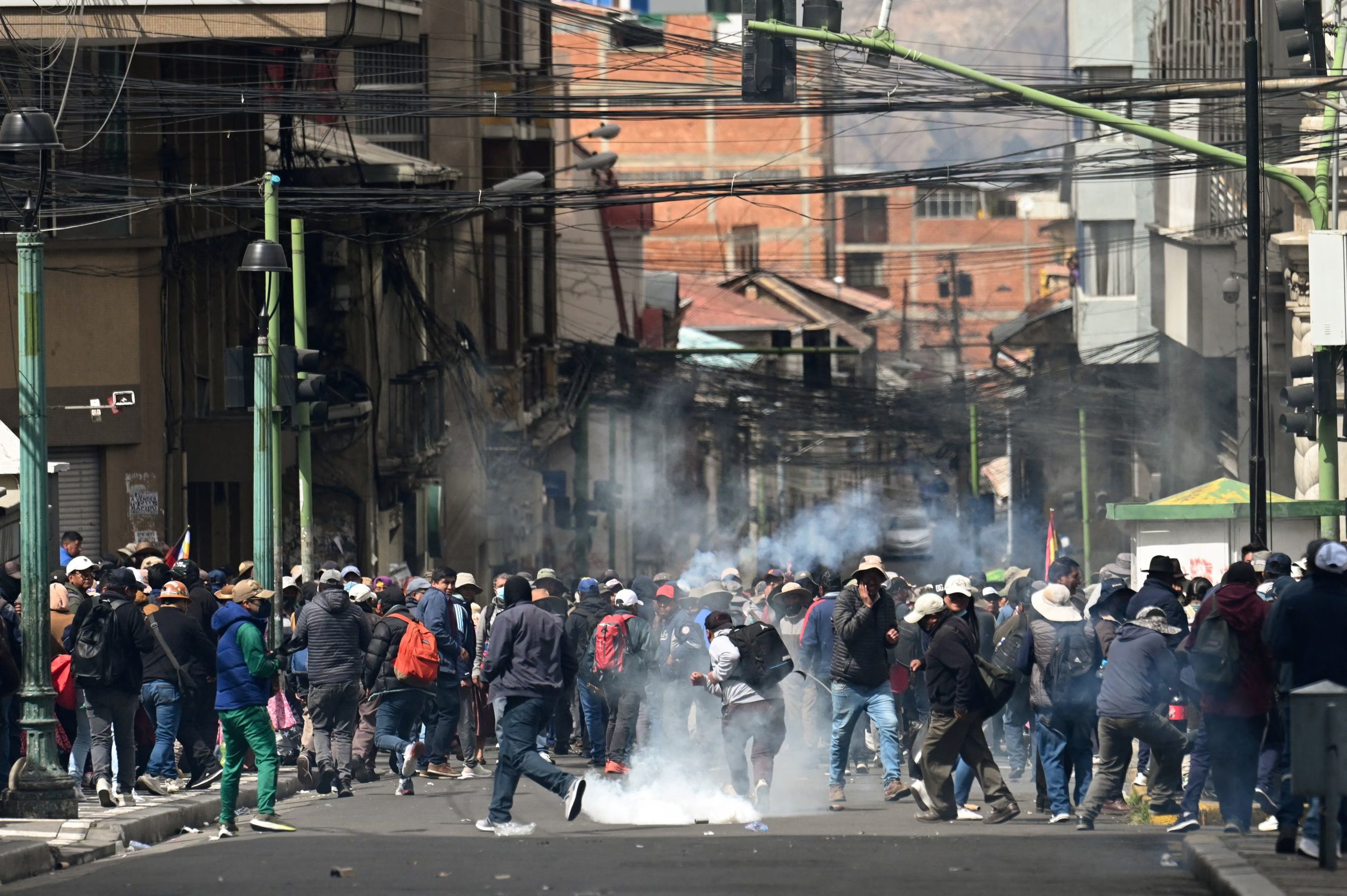 Manifestantes se enfrentan a la Policía en el centro de La Paz, Bolivia, 22 de mayo de 2026 (REUTERS/Claudia Morales)