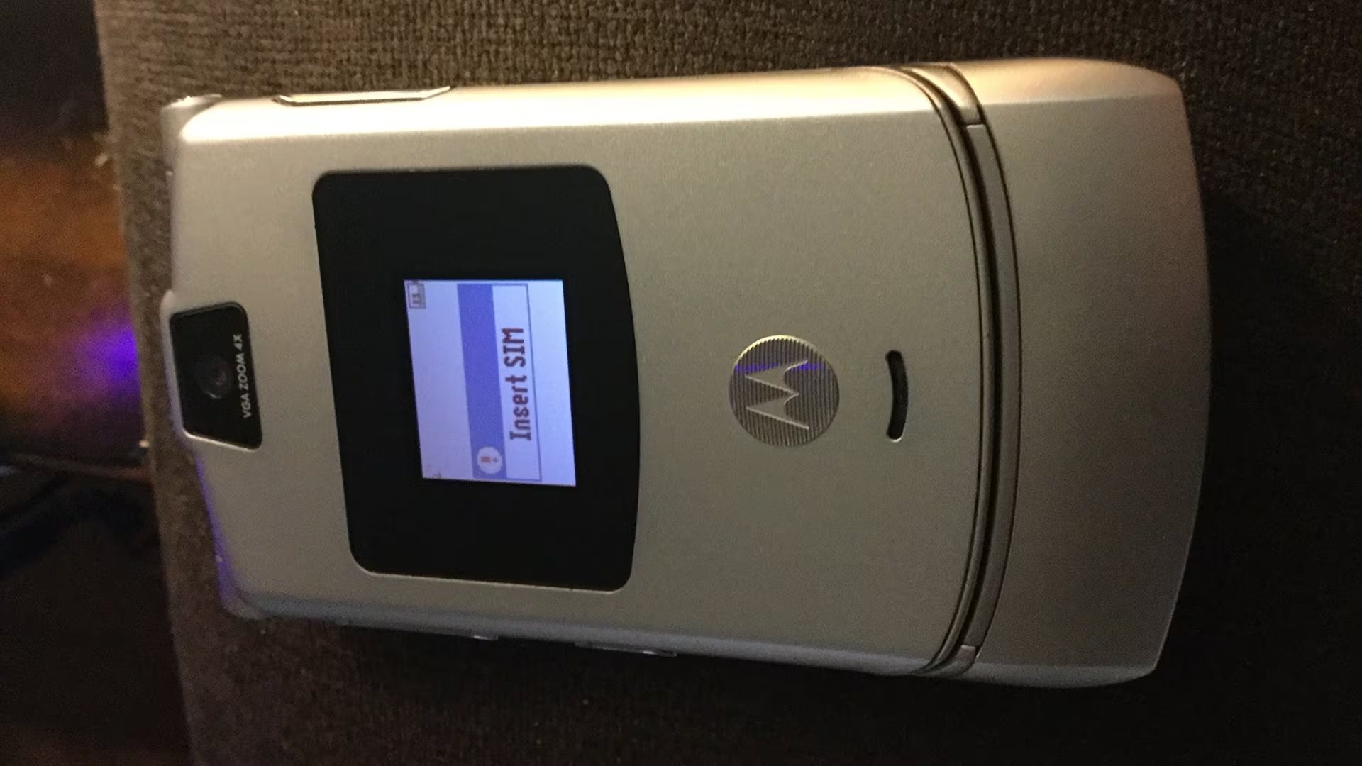 El Motorola RAZR V3 redefinió el diseño de teléfonos con su perfil ultradelgado y estilo innovador. (Amazon.com)