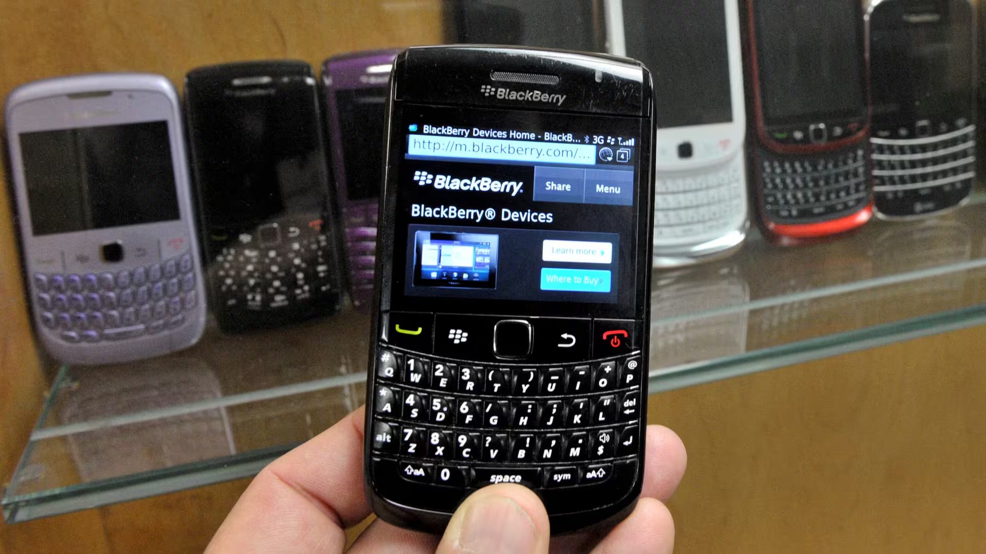 Cada IA eligió un modelo distinto de Blackberry. (Reuters)