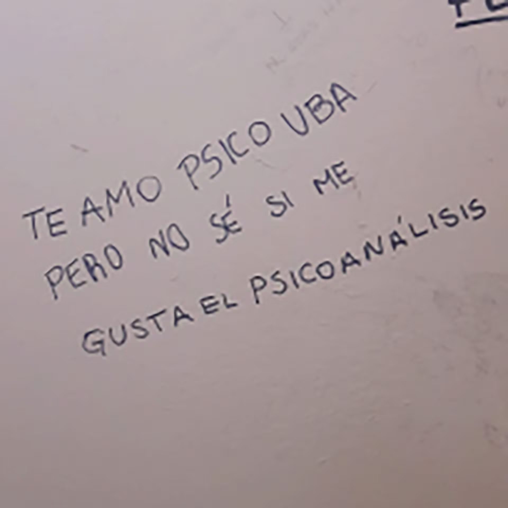 “Ese espacio íntimo permite revelar algo del orden de lo no dicho. Surge una posibilidad para decir y para saber qué piensan otros