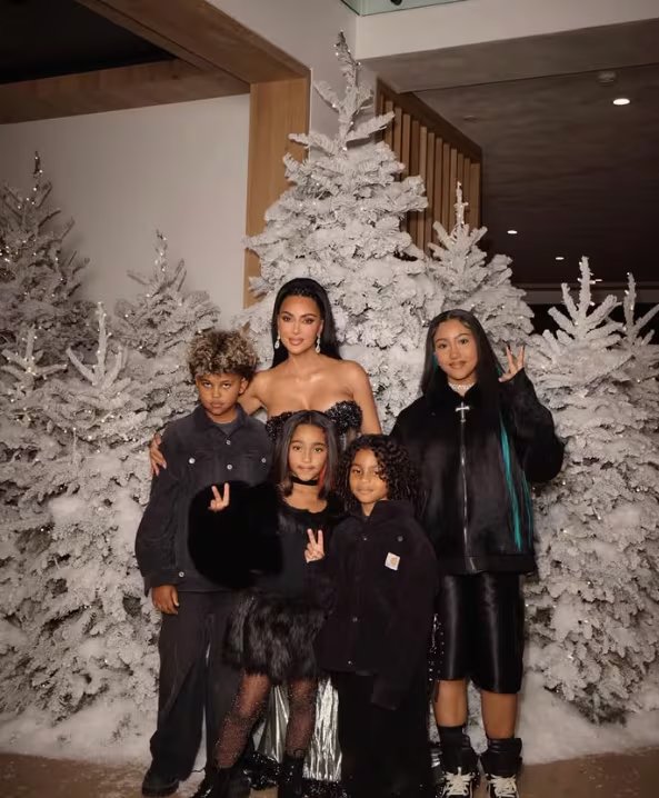 Kim Kardashian comparte la evolución de sus cuatro hijos en redes sociales. (Instagram /kimkardashian)