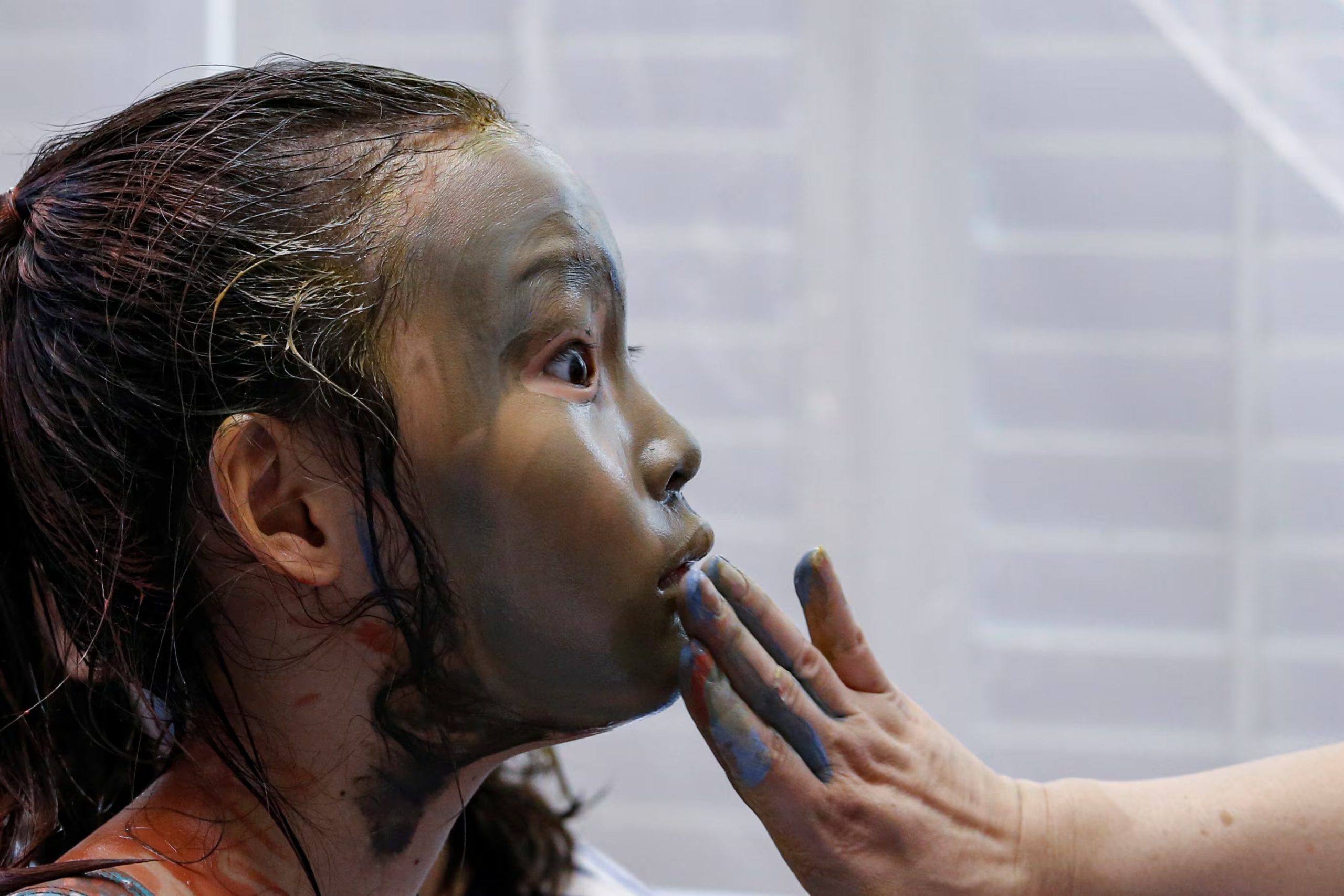 El Boryeong Mud Festival en Corea del Sur combina entretenimiento y actividades al aire libre, con juegos de barro y competencias deportivas (REUTERS/Heo Ran)