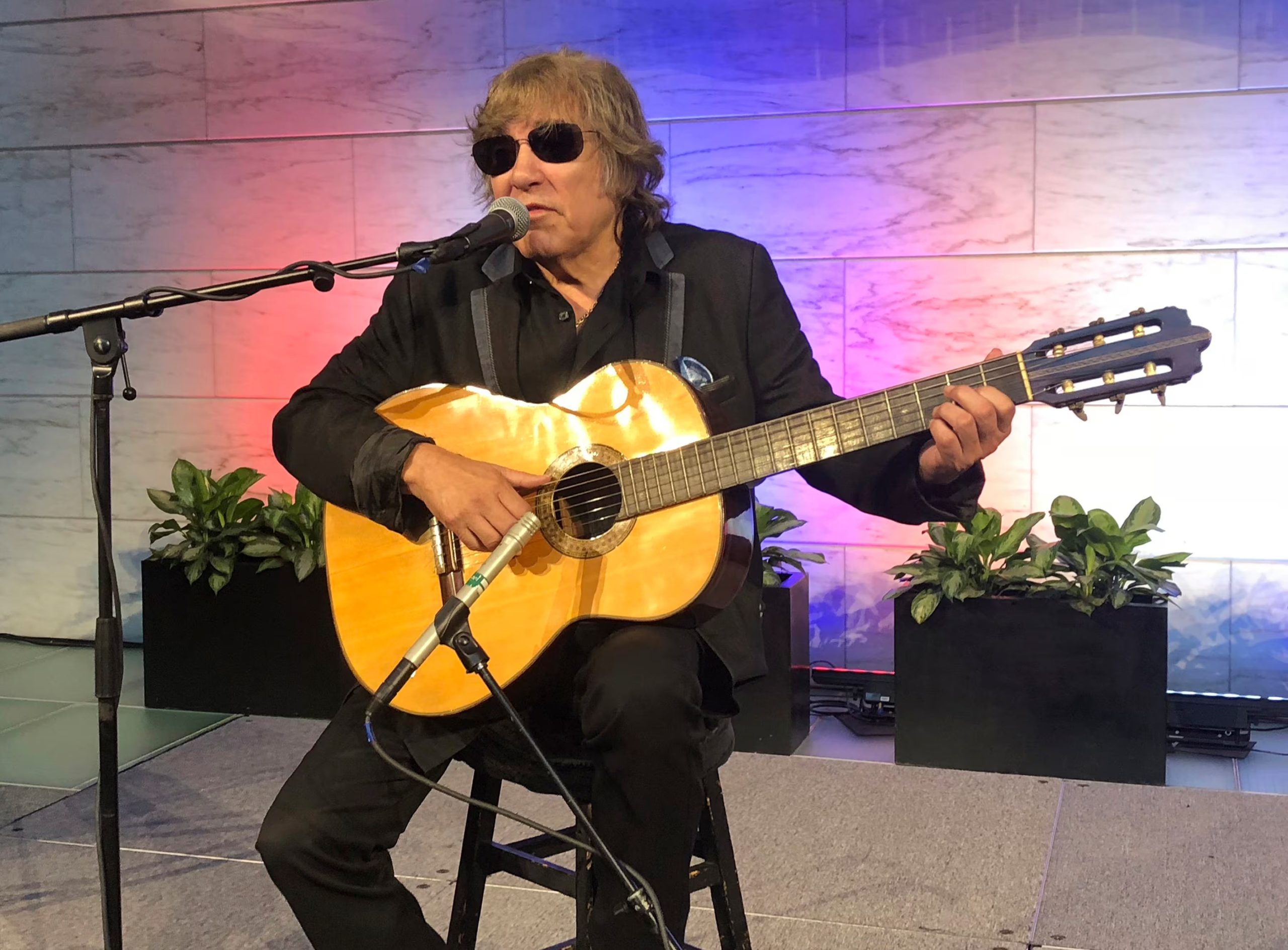 El villancico bilingüe Feliz Navidad de José Feliciano ingresó al Registro por su relevancia en la cultura popular y su impacto duradero en la música navideña de Estados Unidos - (Foto AP/Luis Alonso Lugo)