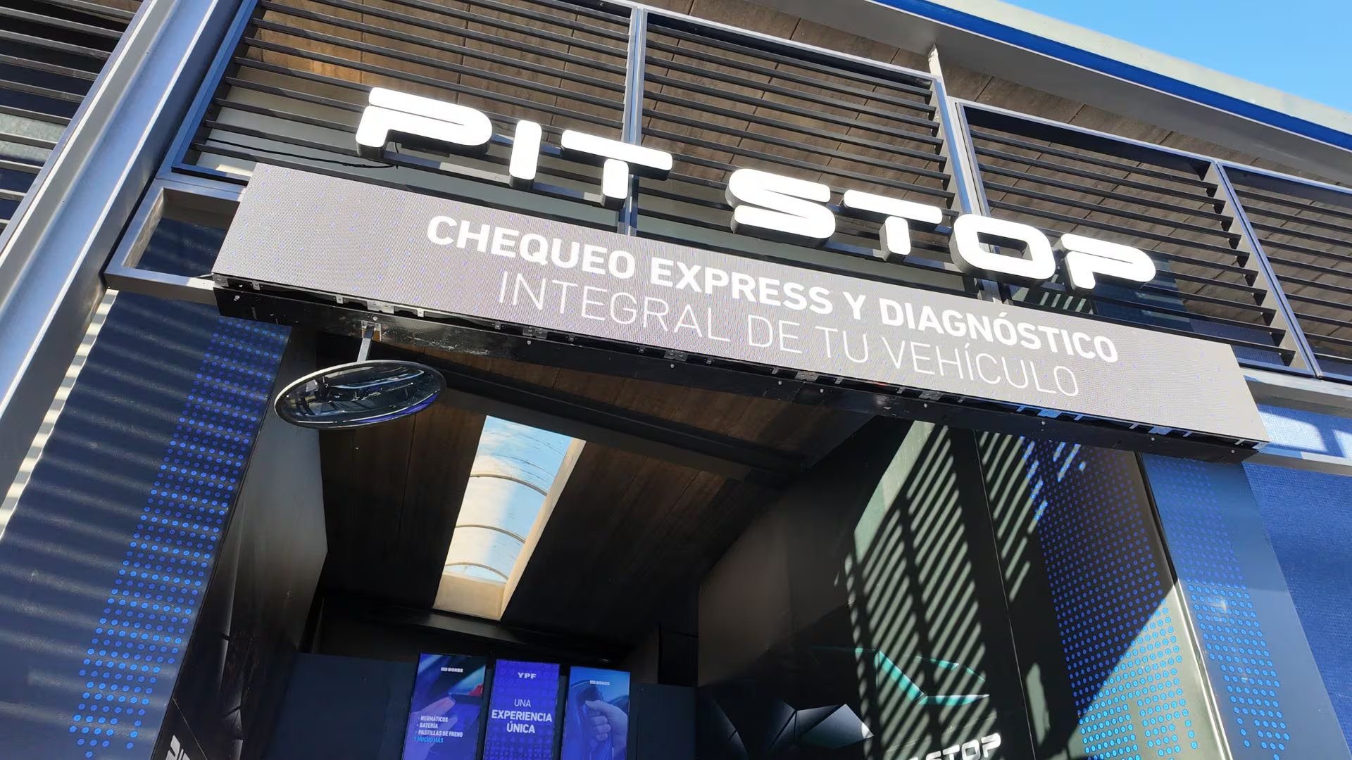 El espacio Pit Stop de YPF Black permite chequeos rápidos y seguros para los vehículos en Nordelta (Gastón Taylor)