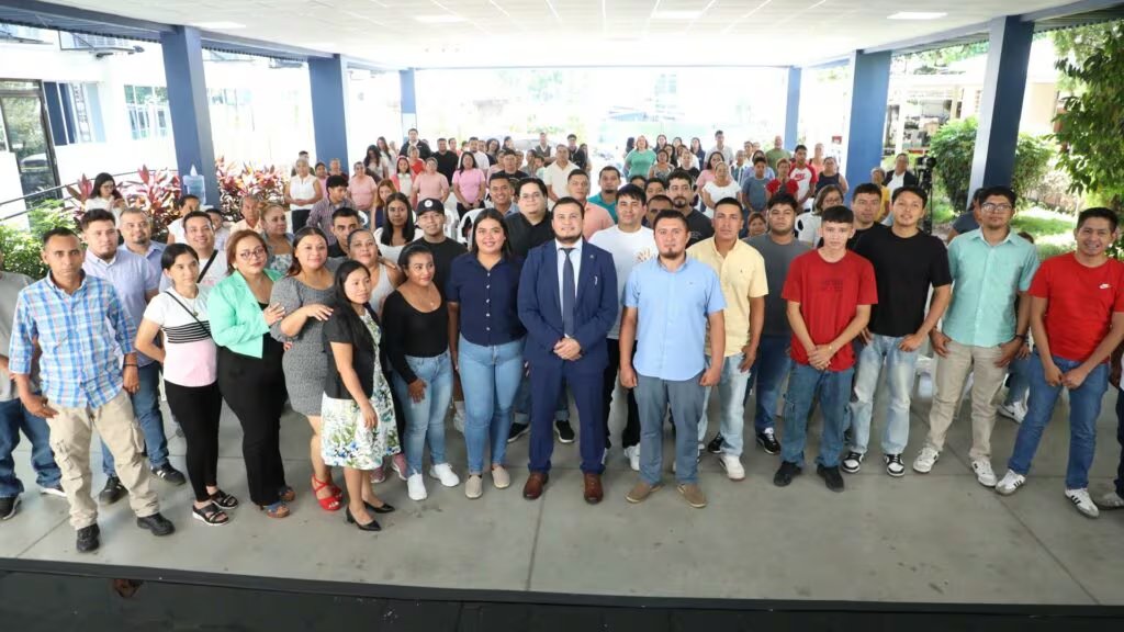 Un nuevo contingente de salvadoreños se prepara para viajar a Canadá bajo el Programa de Migración Laboral (Cortesía Ministerio de Trabajo de El Salvador).