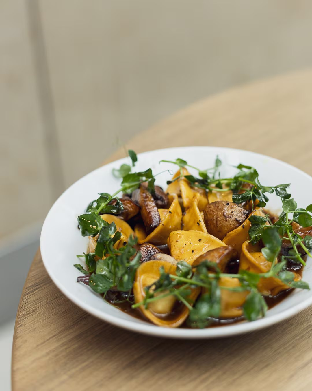 La tendencia plant-forward gana espacio en la temporada: los vegetales pasan al centro del plato y conviven con proteínas en propuestas equilibradas
(Coronado Resto)
