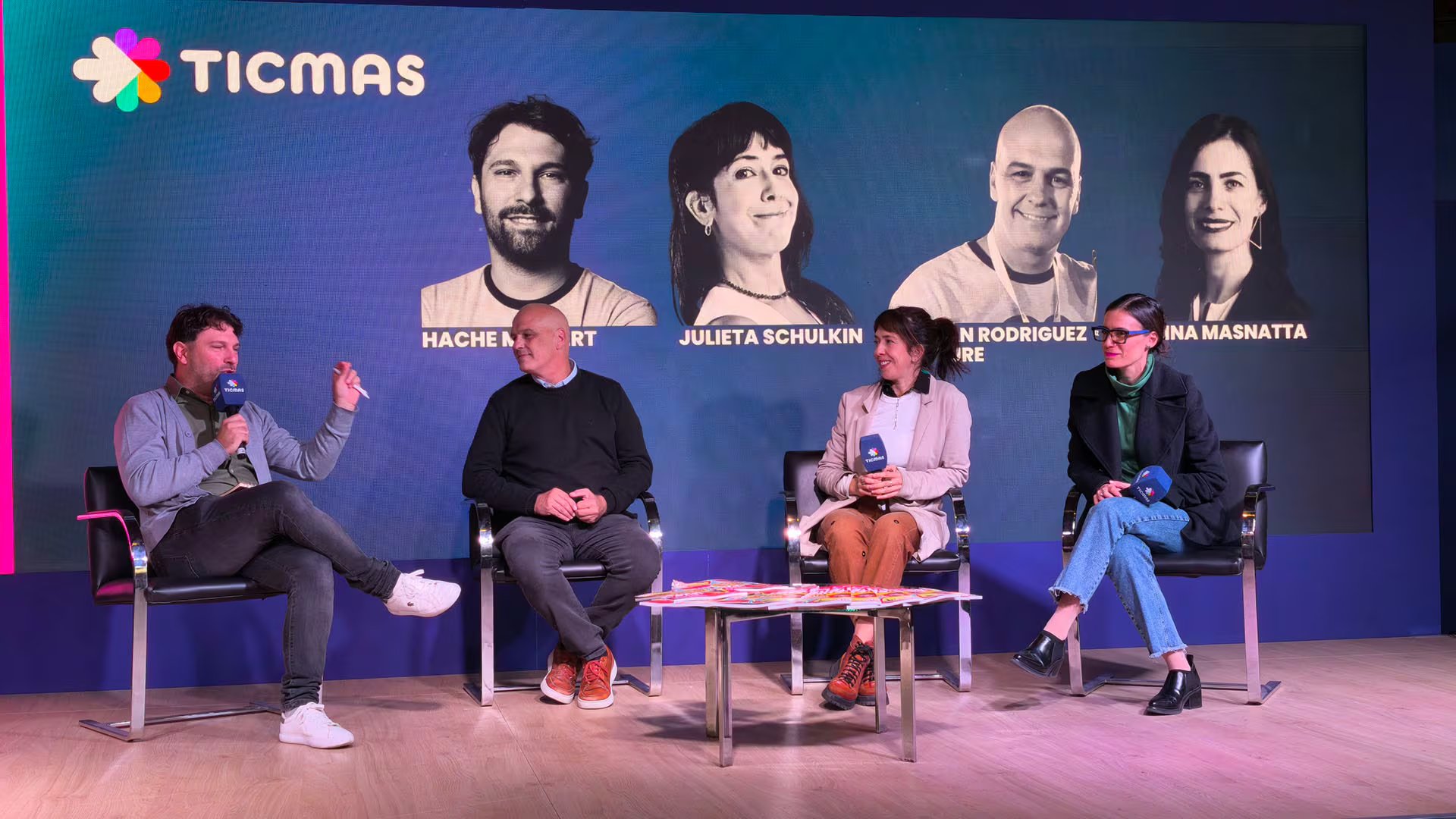 Educación, innovación e IA: los temas que atravesaron el diálogo entre los cuatro referentes