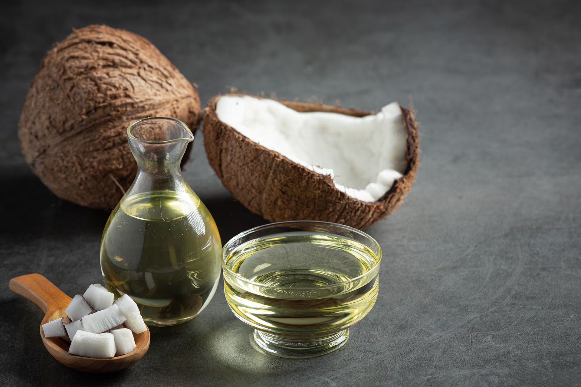 El aceite de coco contiene altos niveles de grasas saturadas y su uso frecuente se relaciona con un incremento del colesterol LDL y triglicéridos (Imagen ilustrativa Infobae)