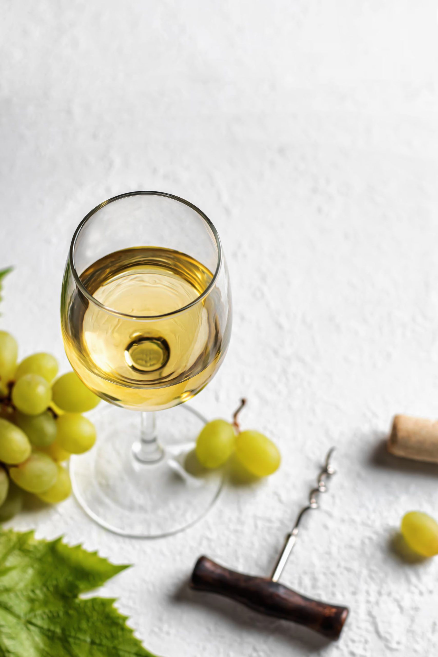 Existen más de 10.000 variedades de uvas en el mundo, pero solo 13 dominan un tercio de la superficie vitícola global Freepik