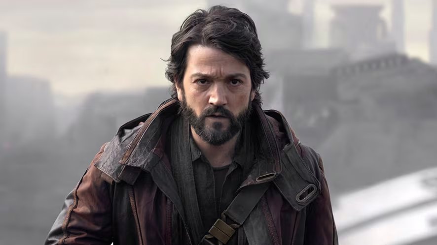 ARCHIVO - En esta imagen proporcionada por Lucasfilm Ltd. Diego Luna como Cassian Andor de 