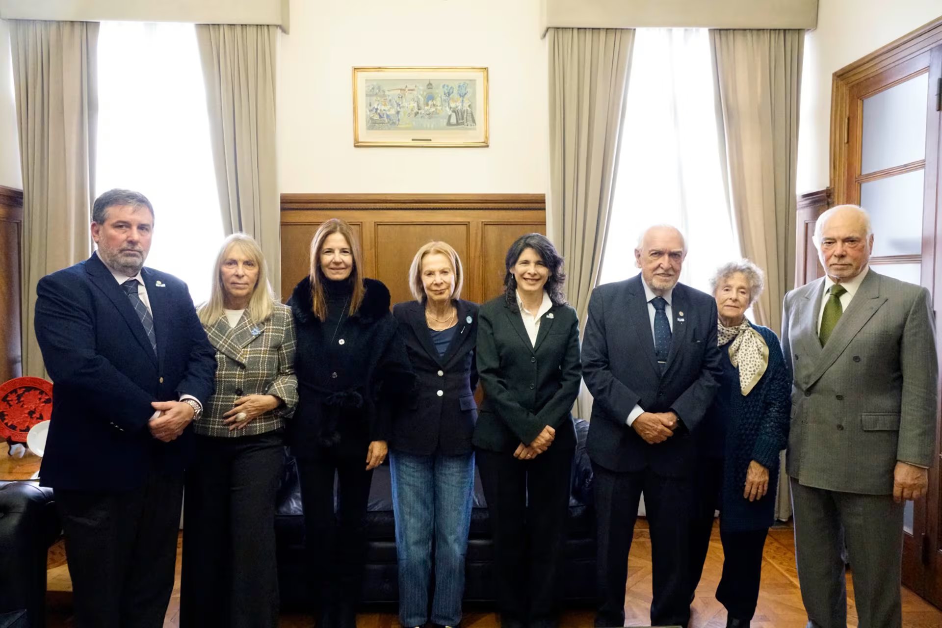 Diversas delegaciones de colegios de abogados se reunieron la semana pasada con cuatro miembros del tribunal.