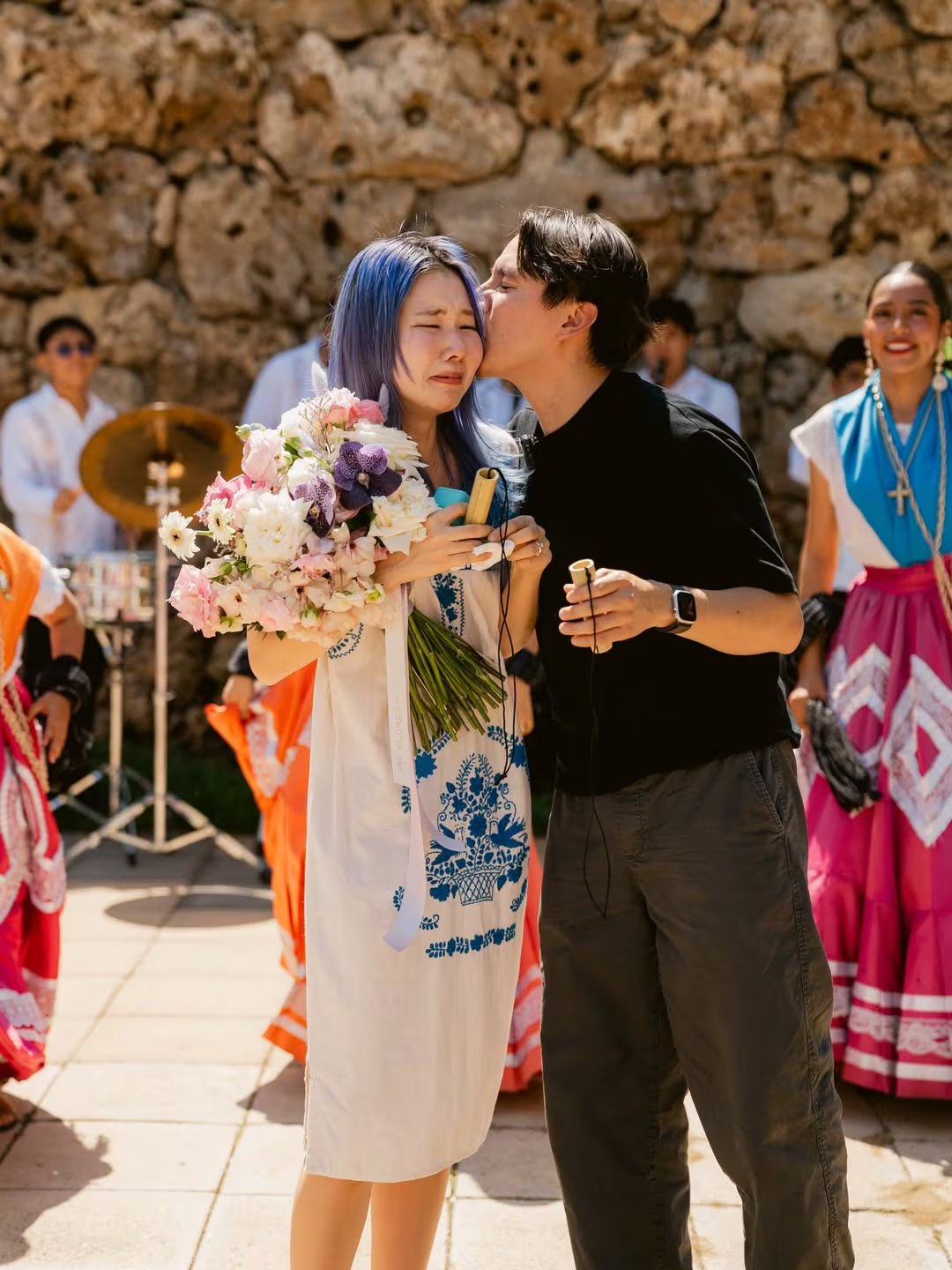 Su novio Rodrigo fue muy tradicional y aprovechó su visita a Oaxaca para hacer la propuesta. (IG Chingu Amiga)