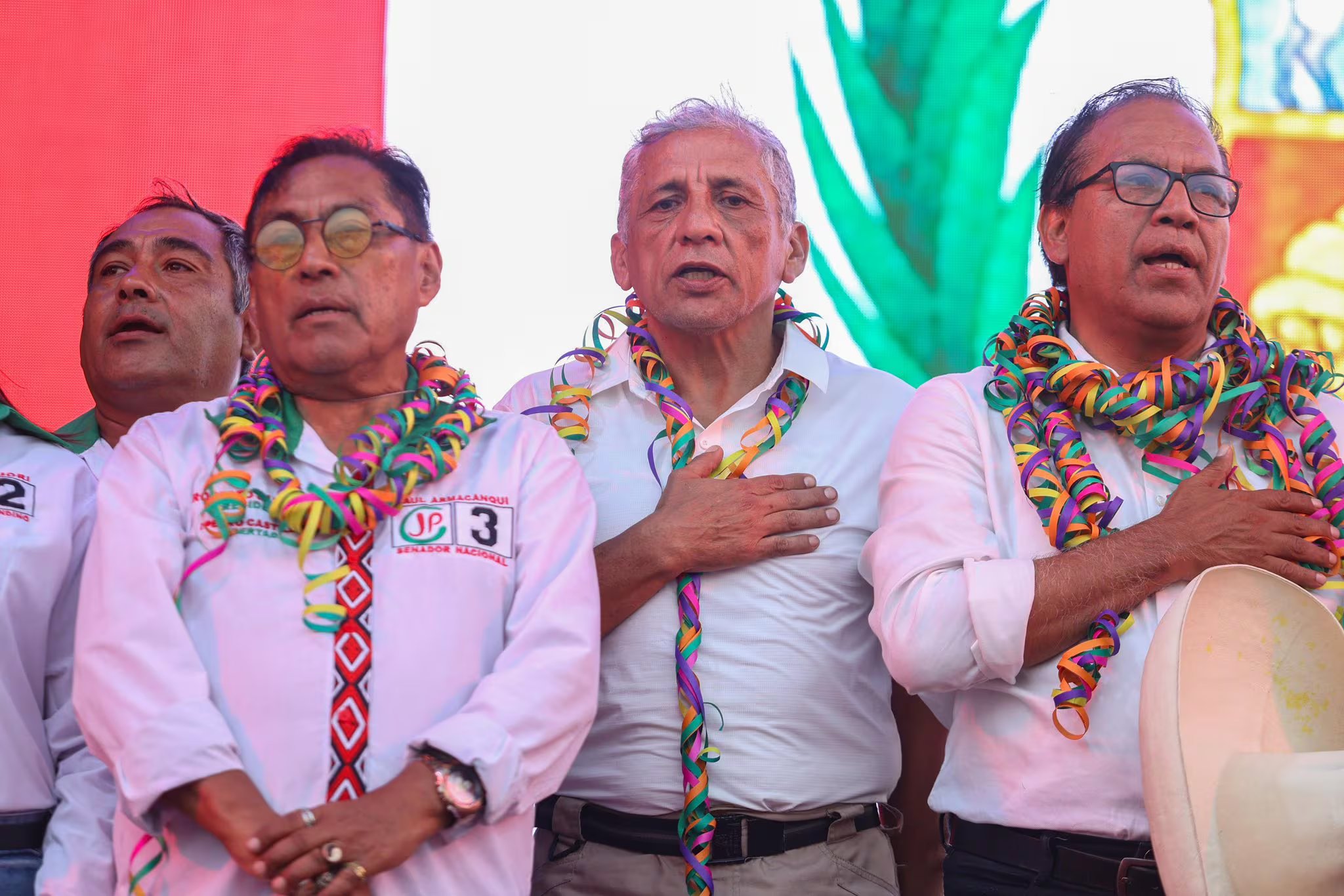 Roberto Sánchez junto a Antauro Humala, quien respalda su candidatura - JP