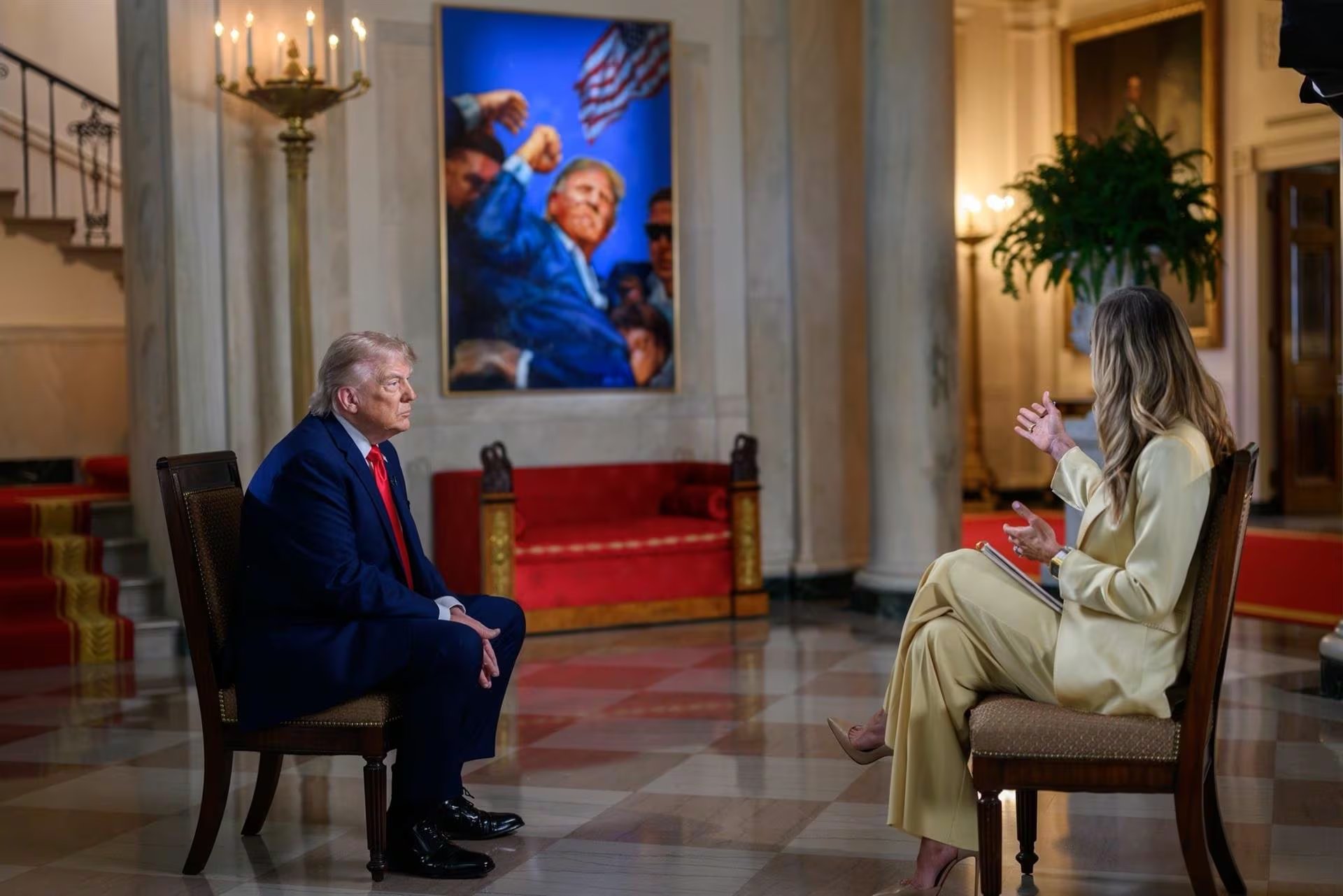 Donald Trump entrevistado por su nuera Lara Trump en la Casa Blanca, (Washington, Estados Unidos)