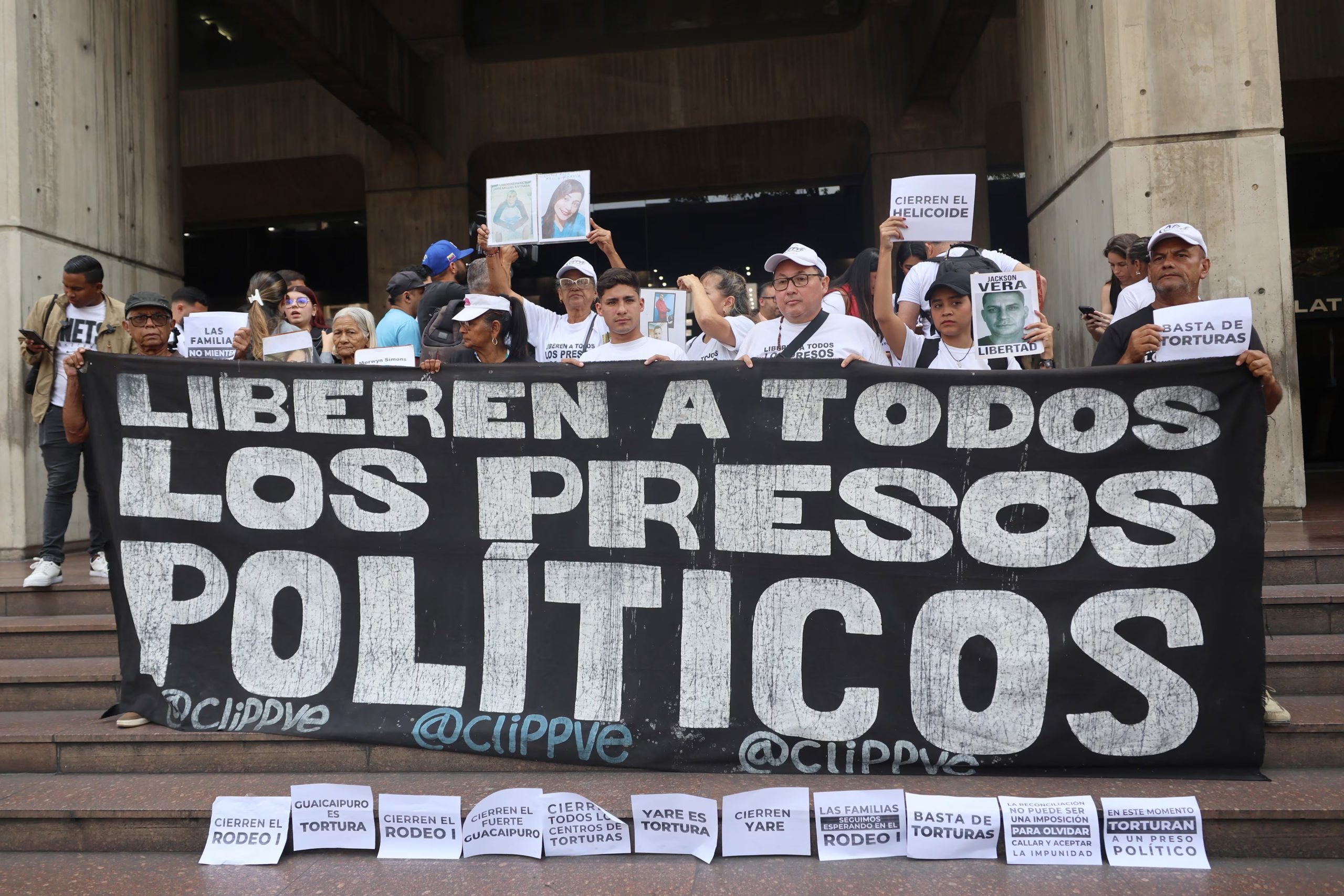 La Comisión Interamericana de Derechos Humanos advirtió la semana pasada que solo 186 personas recuperaron la libertad plena, mientras que otras 554 abandonaron las cárceles bajo medidas cautelares (EFE)