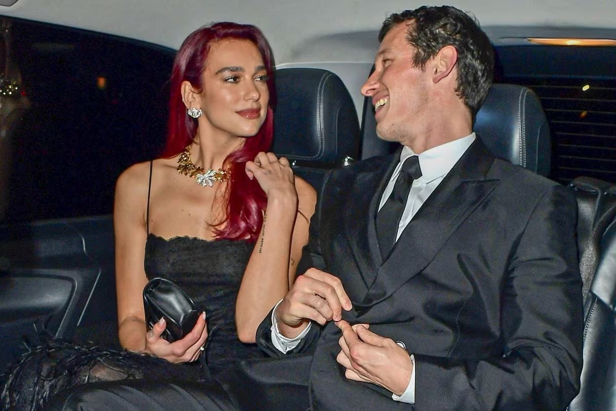 La pareja tiene programada una fastuosa celebración en Sicilia, que incluirá múltiples eventos y contará con la presencia de figuras del espectáculo (Backgrid UK/The Grosby Group)