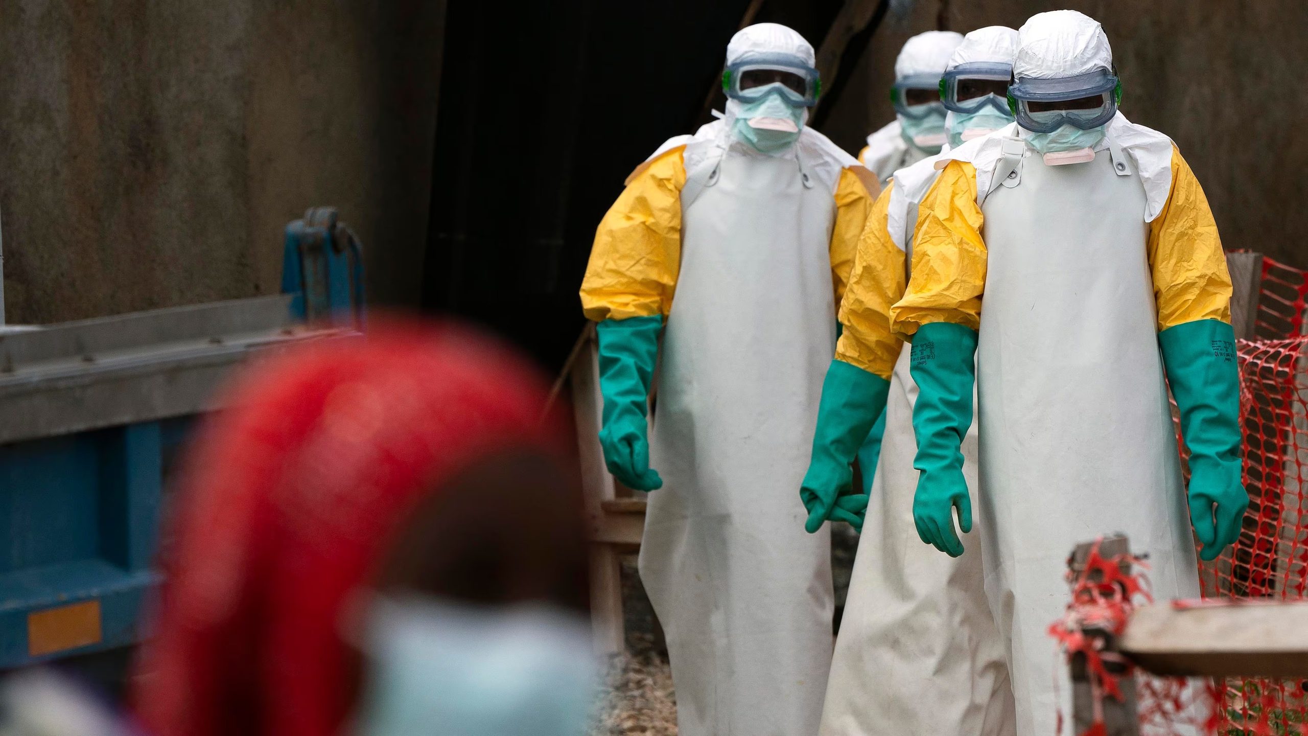 La alerta internacional por Ébola Bundibugyo en RDC se intensifica tras el primer caso importado confirmado en Uganda, elevando el riesgo regional. (AP Foto/Jerome Delay, Archivo)