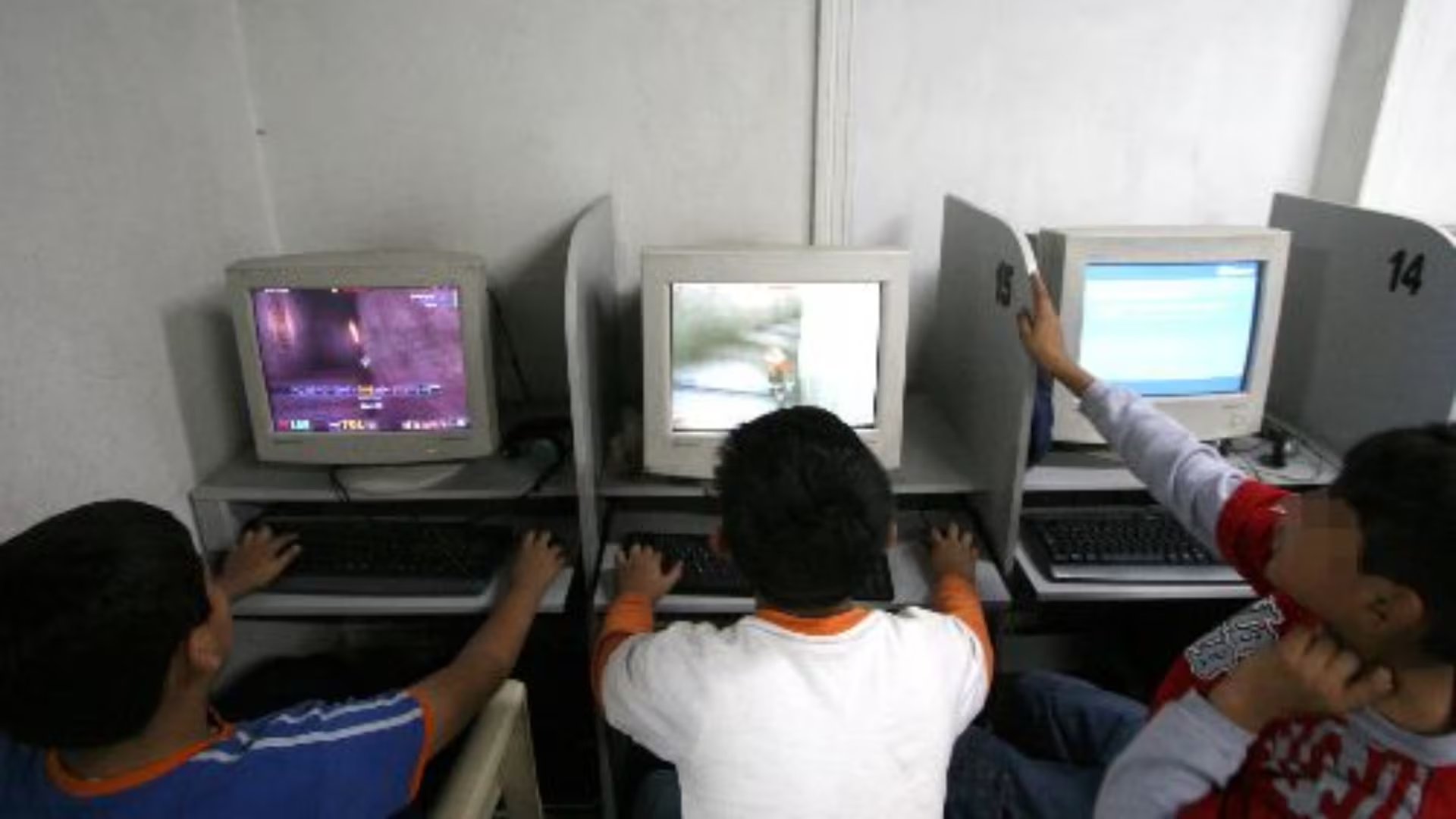 Menores de diversas regiones del país reconocen haber mantenido diálogos con personas desconocidas, según una investigación que destaca la desinformación sobre grooming y sexting| Foto: Andina