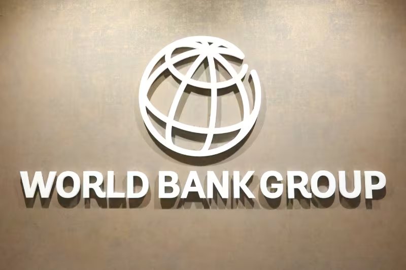 FOTO DE ARCHIVO:el índice general de precios de commodities del Banco Mundial aumentaría un 16% en 2026 y luego descendería un 12% en 2027. Se espera que la energía lidere la suba, con un 24% de aumento anual, para luego registrar una caída del 17% el siguiente año, condicionada a la normalización del comercio. REUTERS/Akhtar Soomro