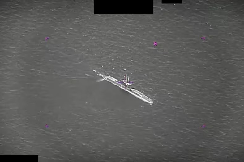 Entre los archivos desclasificados destaca el derribo de un objeto no identificado sobre el lago Huron en 2023 por un misil AIM-9X (Infobae en Vivo)