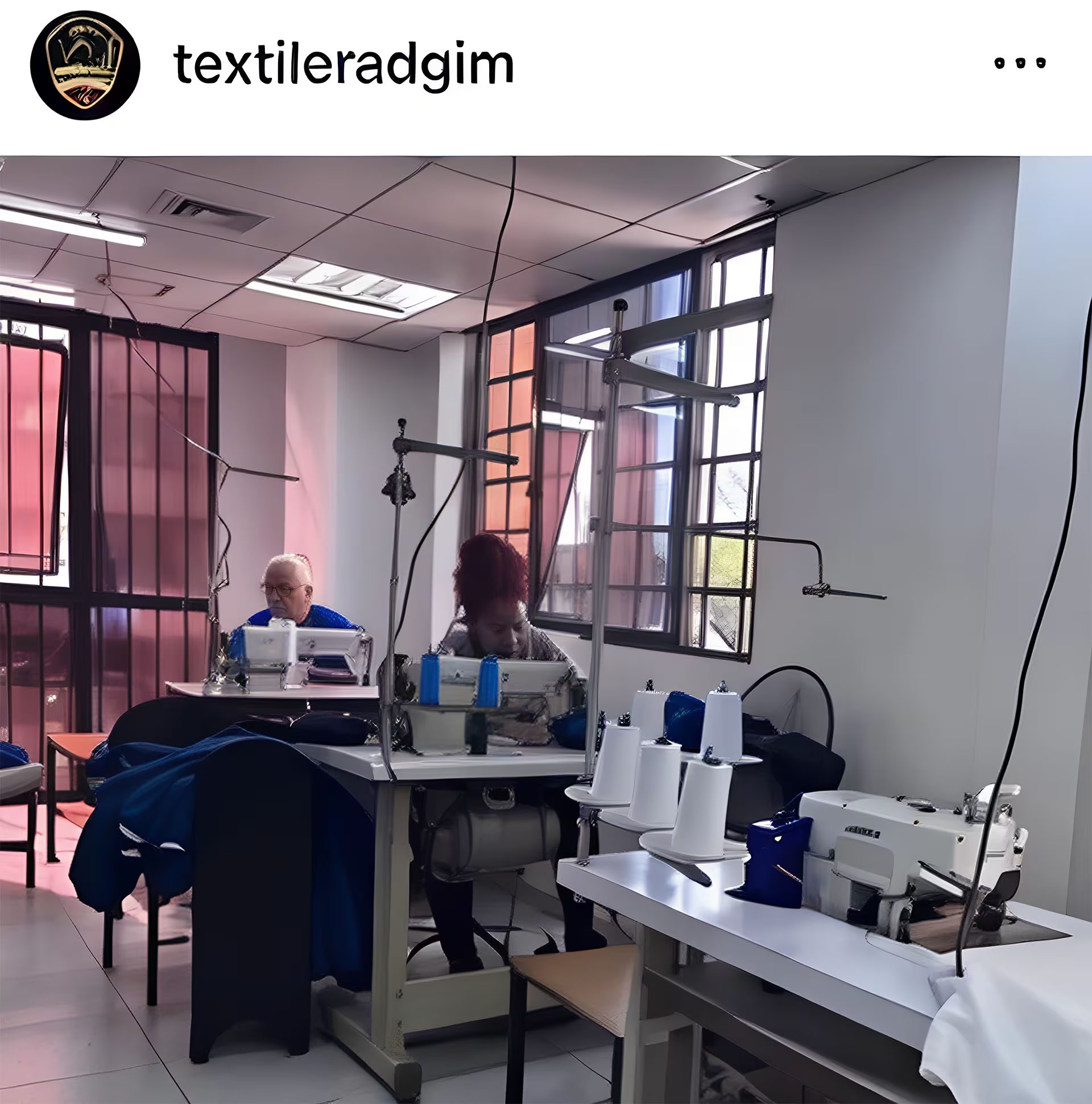 Personas ajenas al personal de Universal fueron captadas utilizando las instalaciones y maquinaria de la empresa para la fabricación y venta de productos textiles no autorizados, una investigación está en curso.
