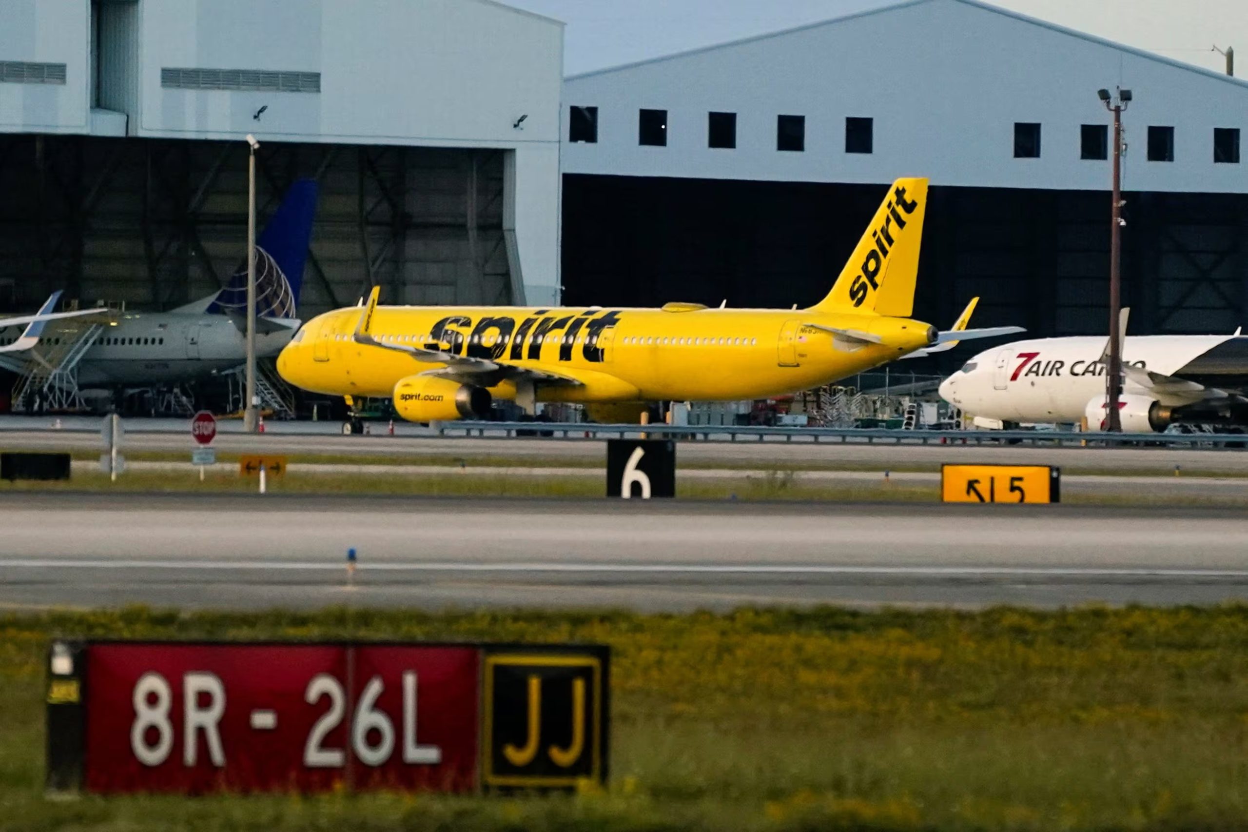 El sector aéreo de bajo costo en EE.UU. enfrenta turbulencias tras el cierre de Spirit Airlines por fuertes pérdidas y el fracaso en fusionarse con JetBlue (Reuters)