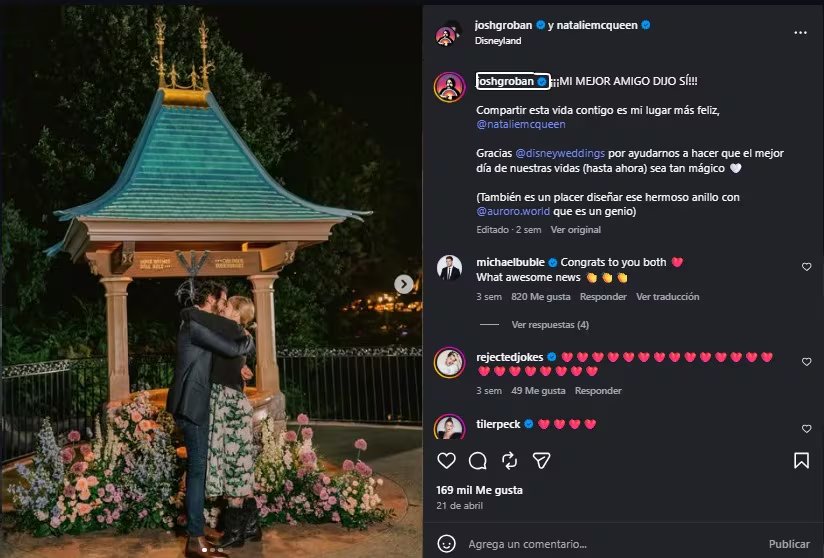 Josh Groban y Natalie McQueen anunciaron su compromiso en Instagram.