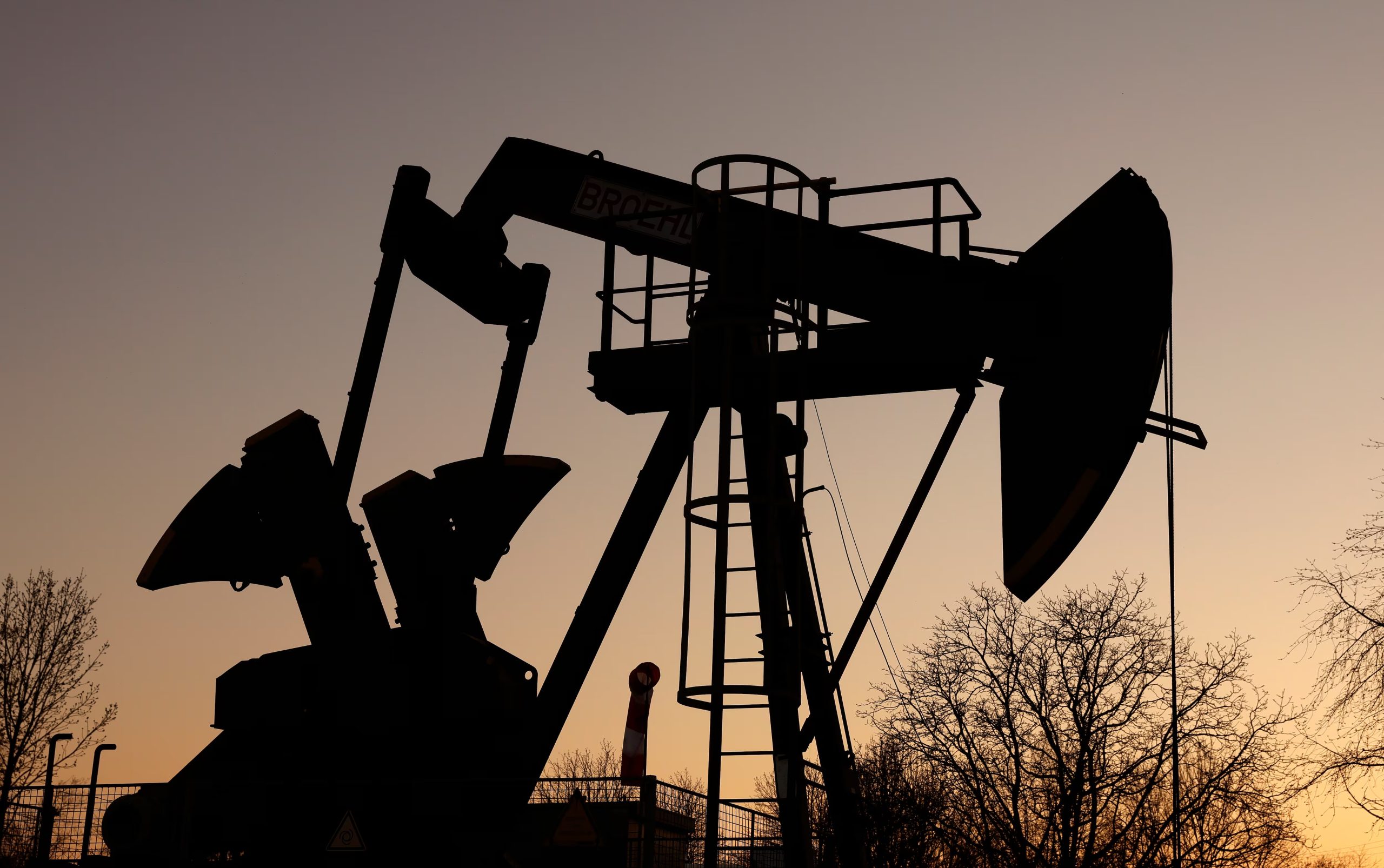El Brent ronda los 110 dólares por barril en estos días (EFE/EPA/RONALD WITTEK)

