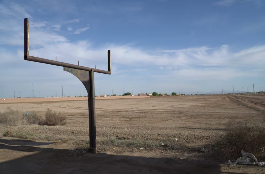 Residentes y autoridades locales debaten el impacto social y ambiental de la futura instalación, ubicada a escasa distancia de barrios residenciales (Inside Climate News)