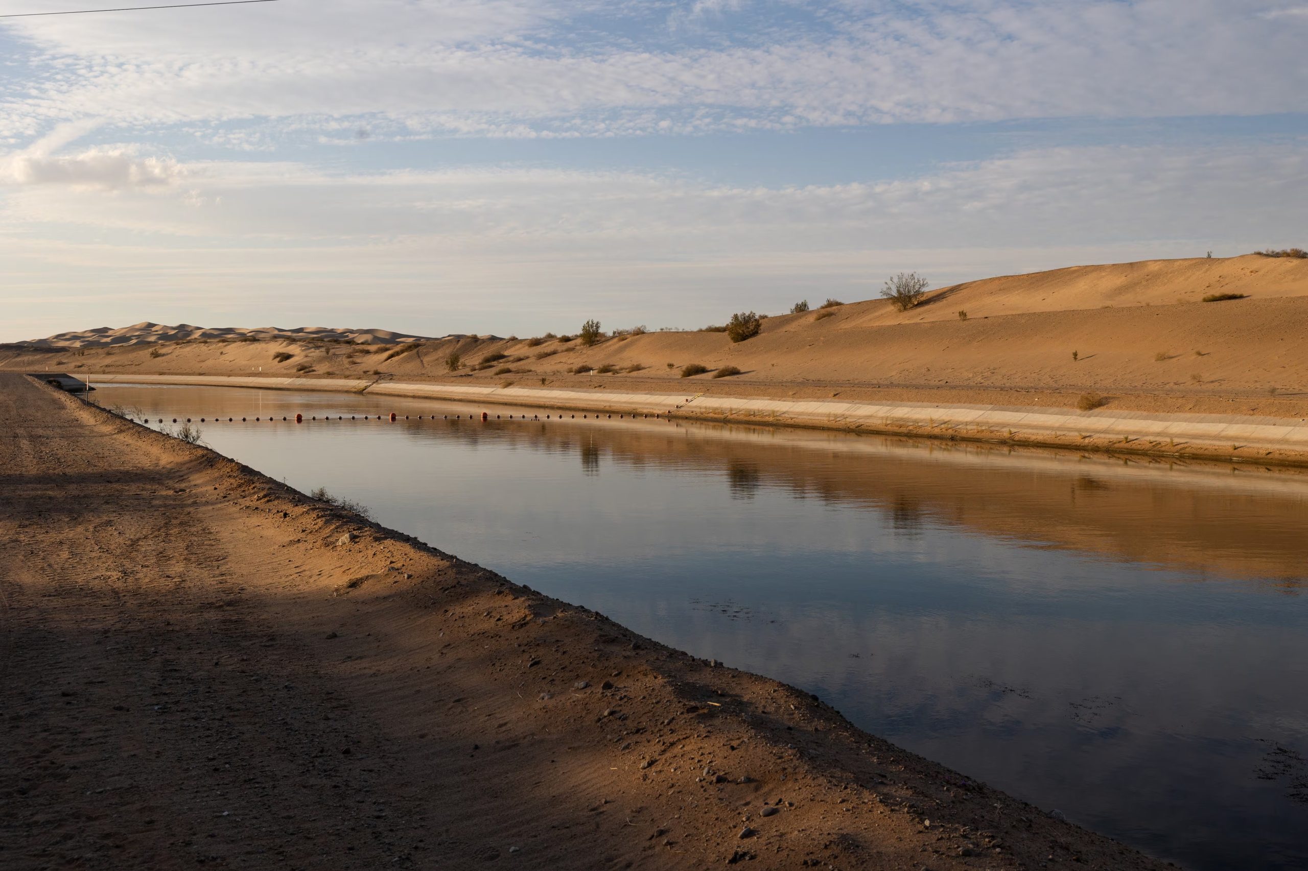 La disminución del caudal del principal afluente de la región agrava la tensión sobre las fuentes de agua que abastecen a millones de personas y a la industria (REUTERS/Caitlin Ochs/Archivo)