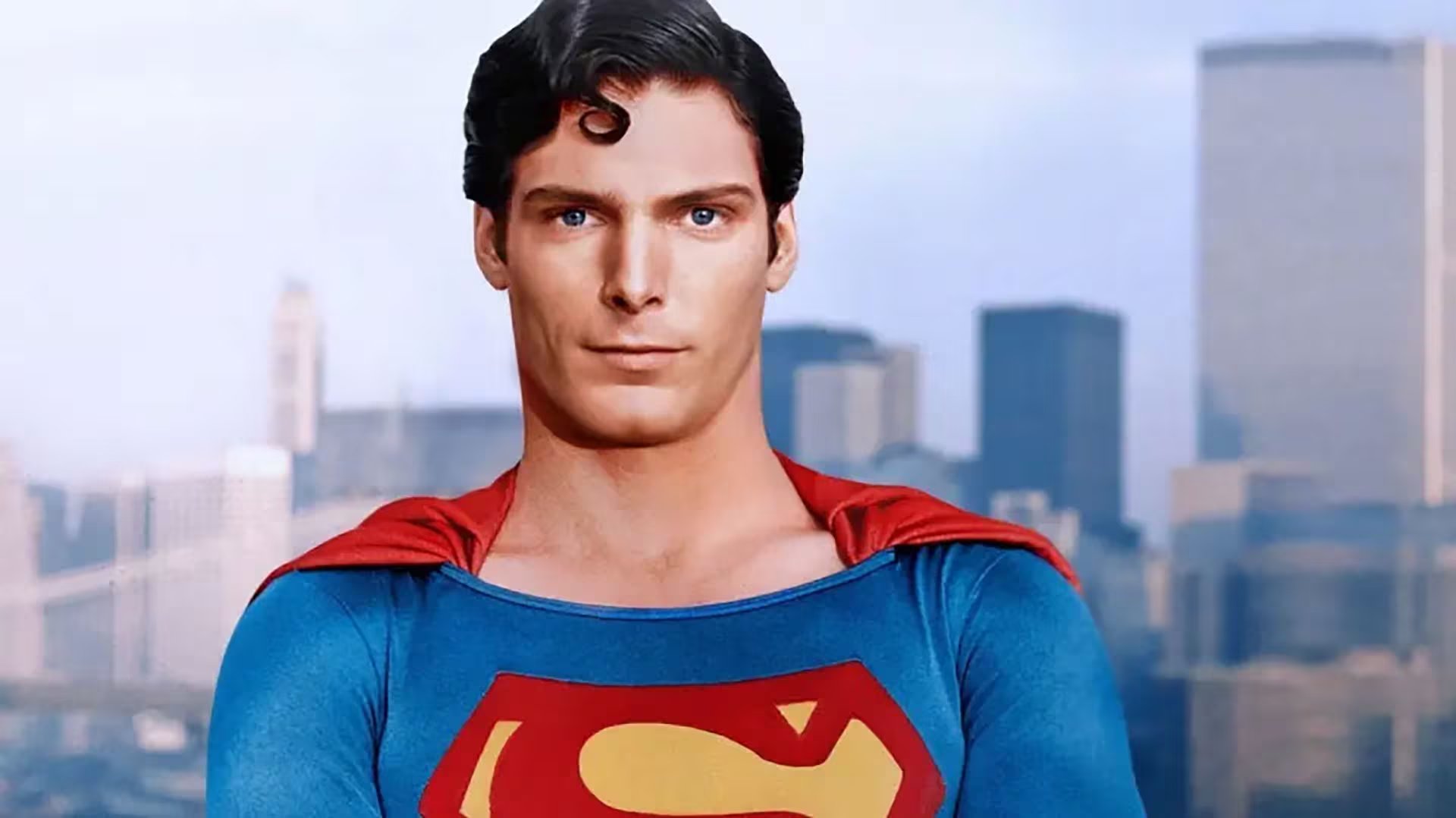 La rehabilitación de Christopher Reeve incluyó estimulación eléctrica, ejercicios acuáticos y el uso de dispositivos para fortalecer la capacidad respiratoria