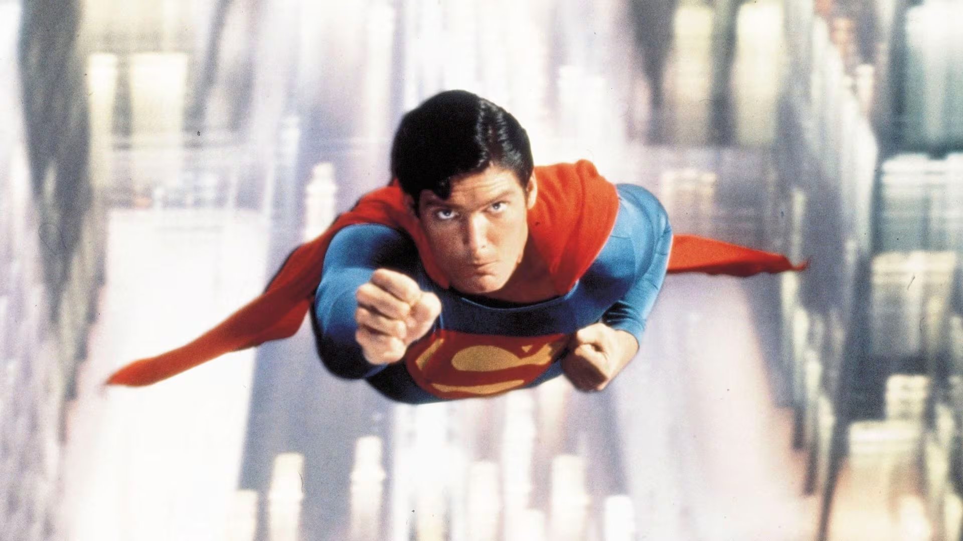 El diagnóstico de tetraplejía y dependencia de ventilación mecánica marcó la vida de Christopher Reeve, protagonista de Superman (DC/Warner Bros)