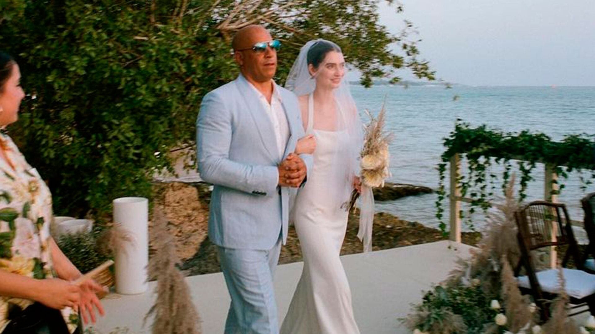 Meadow Walker entró a su casamiento acompañada por Vin Diesel, consolidando el vínculo familiar que los une desde el inicio de la saga Rápidos y Furiosos. (Instagram /meadowwalker)