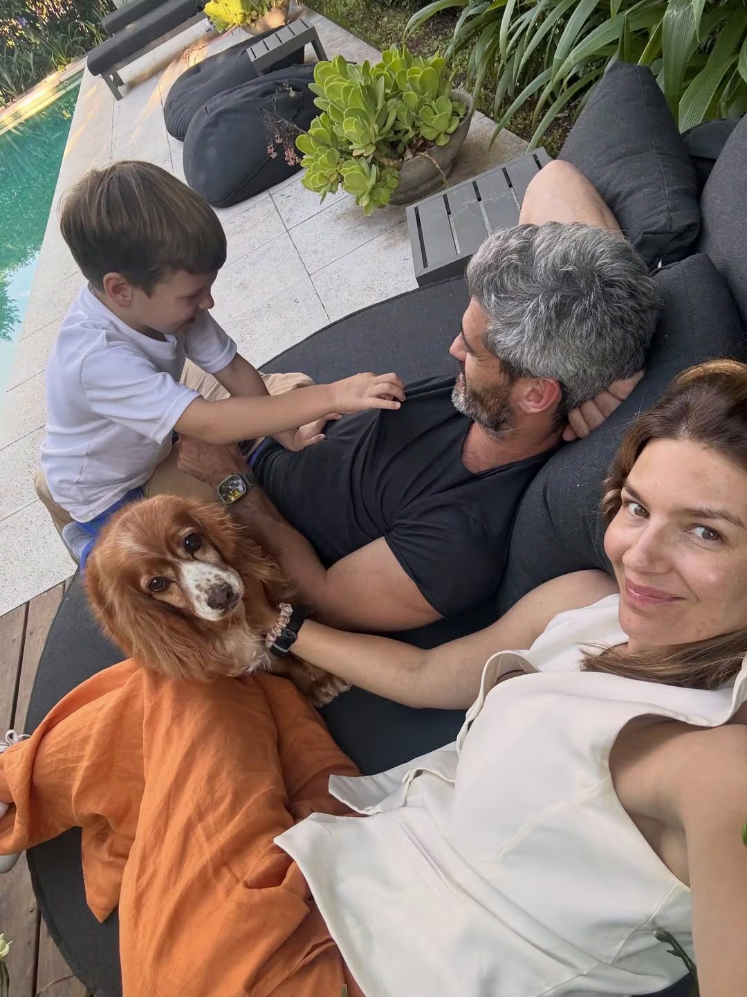 Marcela Kloosterboer Fernando Sieling y su hijo Otto, siempre con Perri al lado