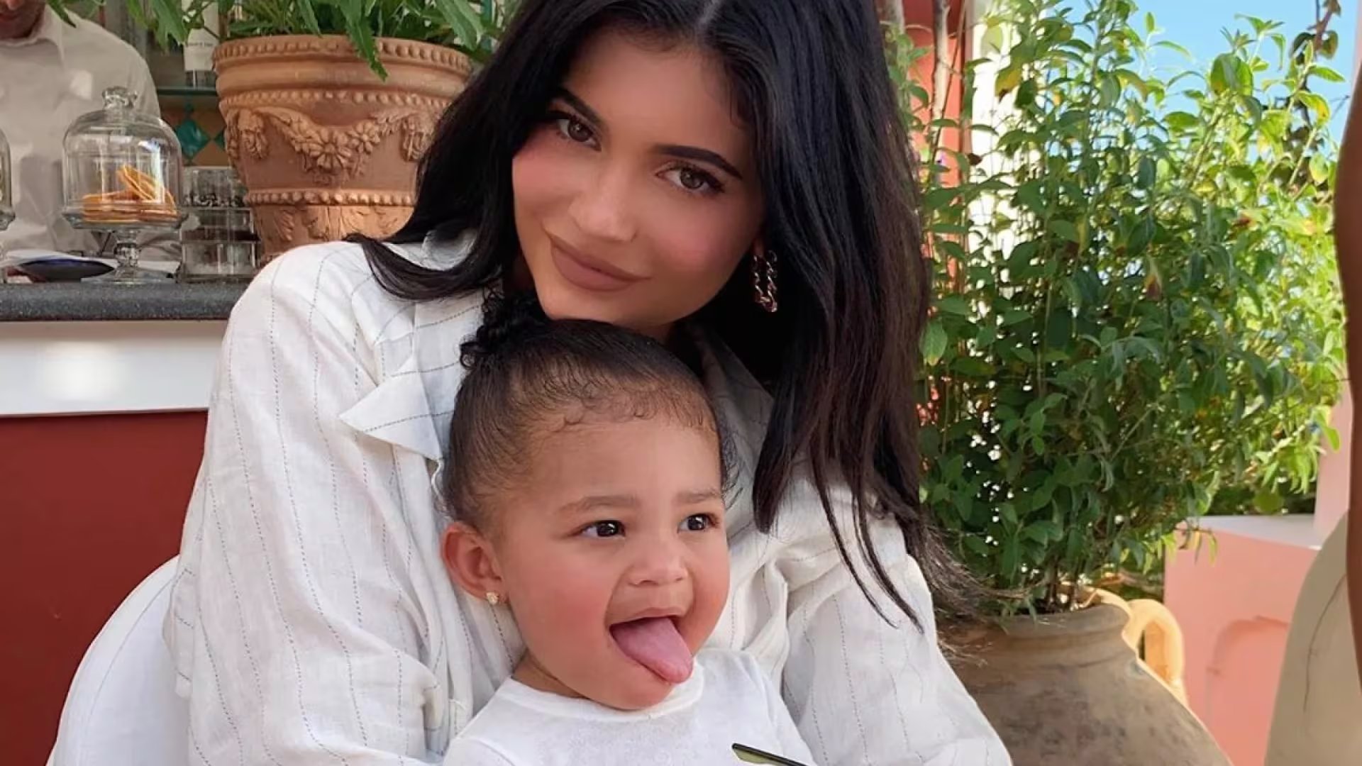 Kylie Jenner sorprendió a sus seguidores al revelar la llegada de Stormi, luego de una gestación completamente reservada.