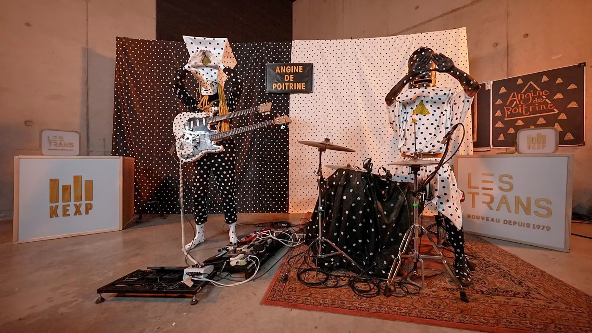  En febrero de 2026 la banda grabó en vivo para la emisora de radio pública KEXP de Seattle, Estados Unidos, grabación que se haría viral