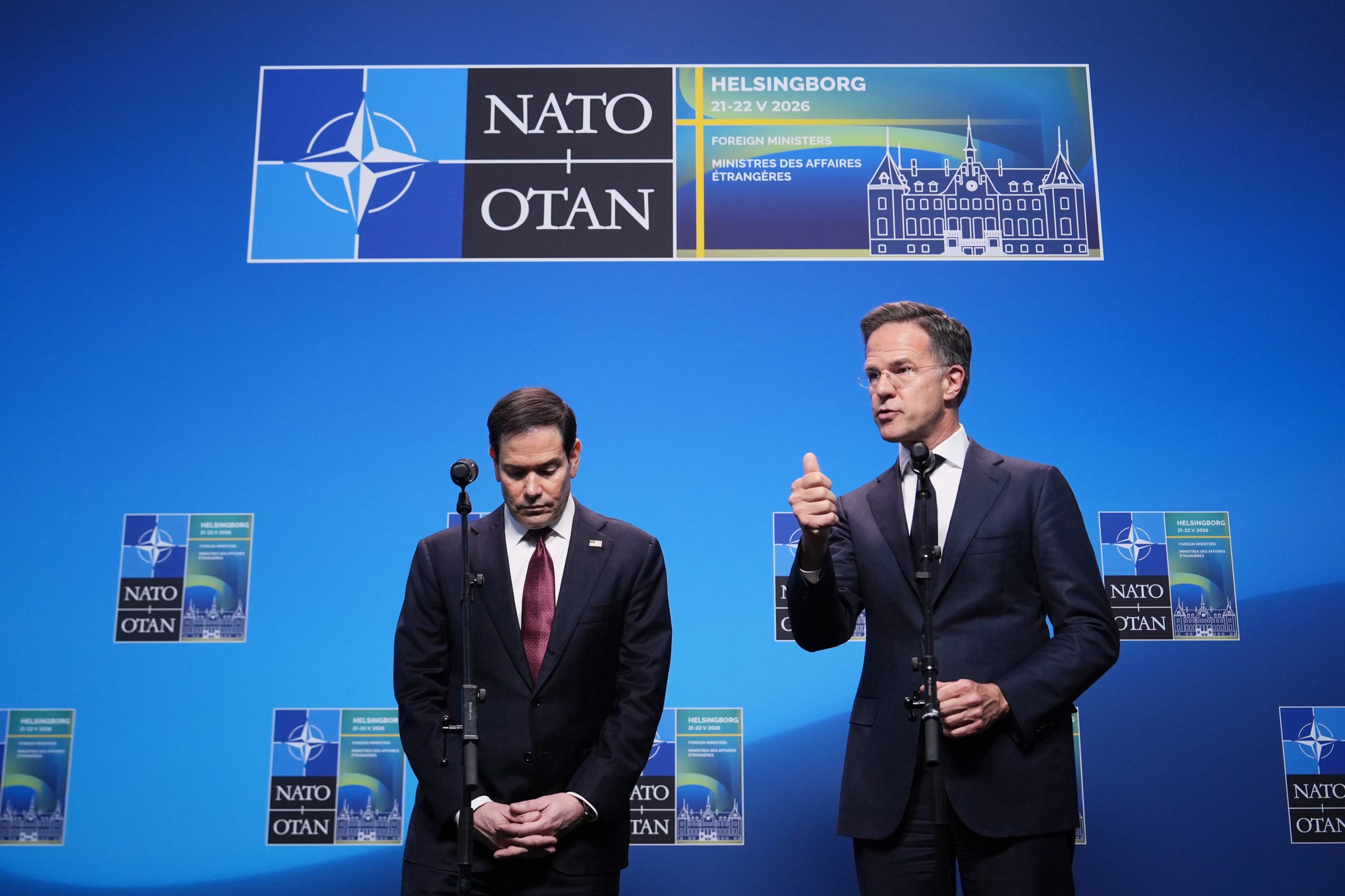 El secretario de Estado de Estados Unidos, Marco Rubio (izquierda), y el secretario general de la OTAN, Mark Rutte, ofrecen una declaración durante una cumbre de ministros de Exteriores de la alianza en Helsingborg, Suecia, el 22 de mayo de 2026 (AP /Julia Demaree Nikhinson)