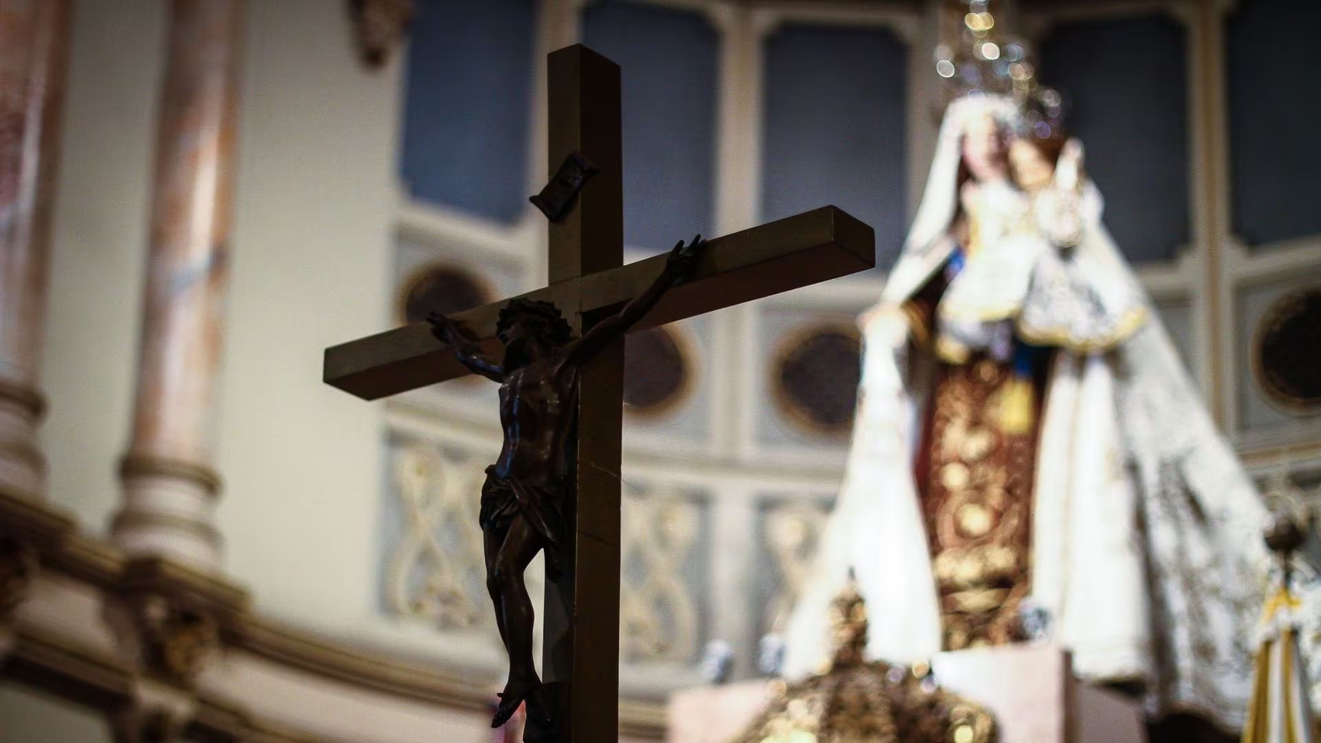 El nacimiento de los dogmas católicos responde a siglos de debates y concilios que definieron creencias fundamentales sobre Jesús, la Trinidad y la gracia