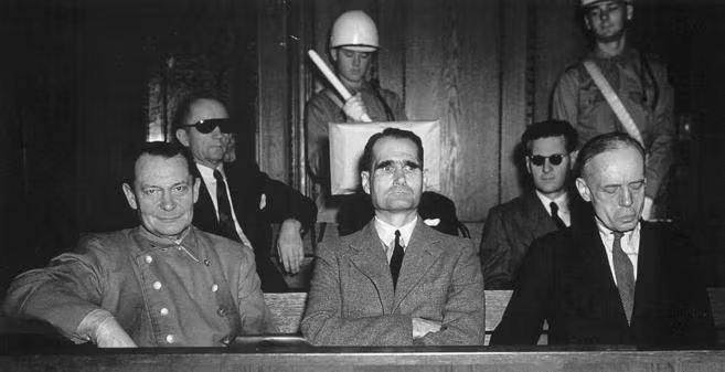 El vuelo clandestino de Hess tenía como objetivo negociar la paz entre Alemania y el Reino Unido sin conocimiento previo de Churchill