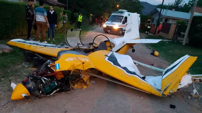 Así quedó la avioneta que piloteaba Fernando Endigo tras el accidente en Calamuchita, Córdoba